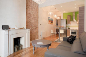 LUXURY BARCELONA CENTRAL CITY COSY 3 BEDROOM APARTMENT WITH PRIVATE TERRACE
